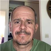 Professeur Franco-Brittanique avec 30 ans d'expérience d'enseignement, communications et gestion d'enterprise.